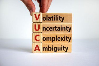 VUCA時代とは？企業がいま取り組むべき課題と対応策、求められる人材を解説