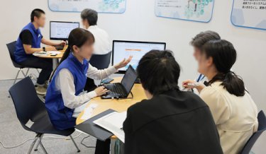 総務・人事・経理Weekの商談の様子