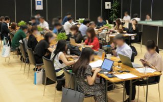 中小企業支援ラウンジの様子①