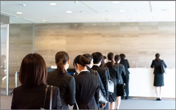 【新卒説明会に行列ができる】新卒採用戦略・ツール制作