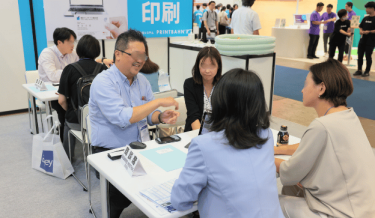 総務サービスEXPOの商談の様子